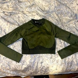 NWOT Ivy Park crop top